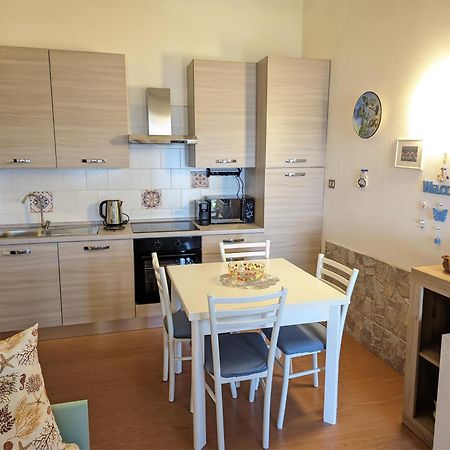 Villetta Con Piscina Panoramica Belvedere Mari Pintau Geremèas Exteriör bild