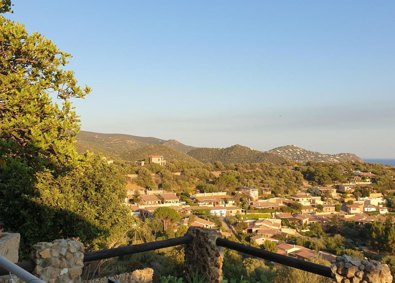 Villetta Con Piscina Panoramica Belvedere Mari Pintau Geremèas Exteriör bild