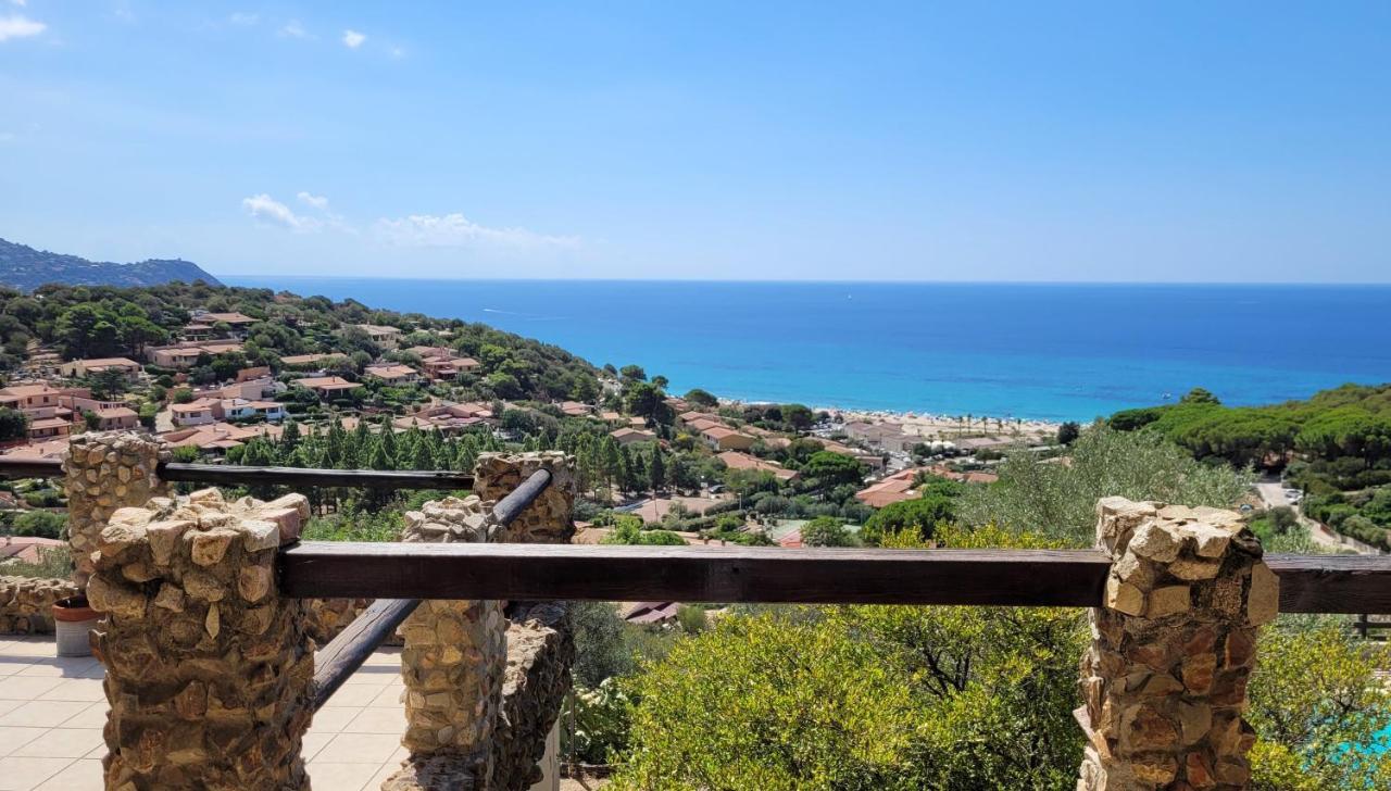 Villetta Con Piscina Panoramica Belvedere Mari Pintau Geremèas Exteriör bild