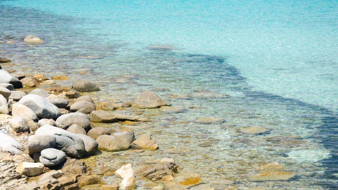Villetta Con Piscina Panoramica Belvedere Mari Pintau Geremèas Exteriör bild