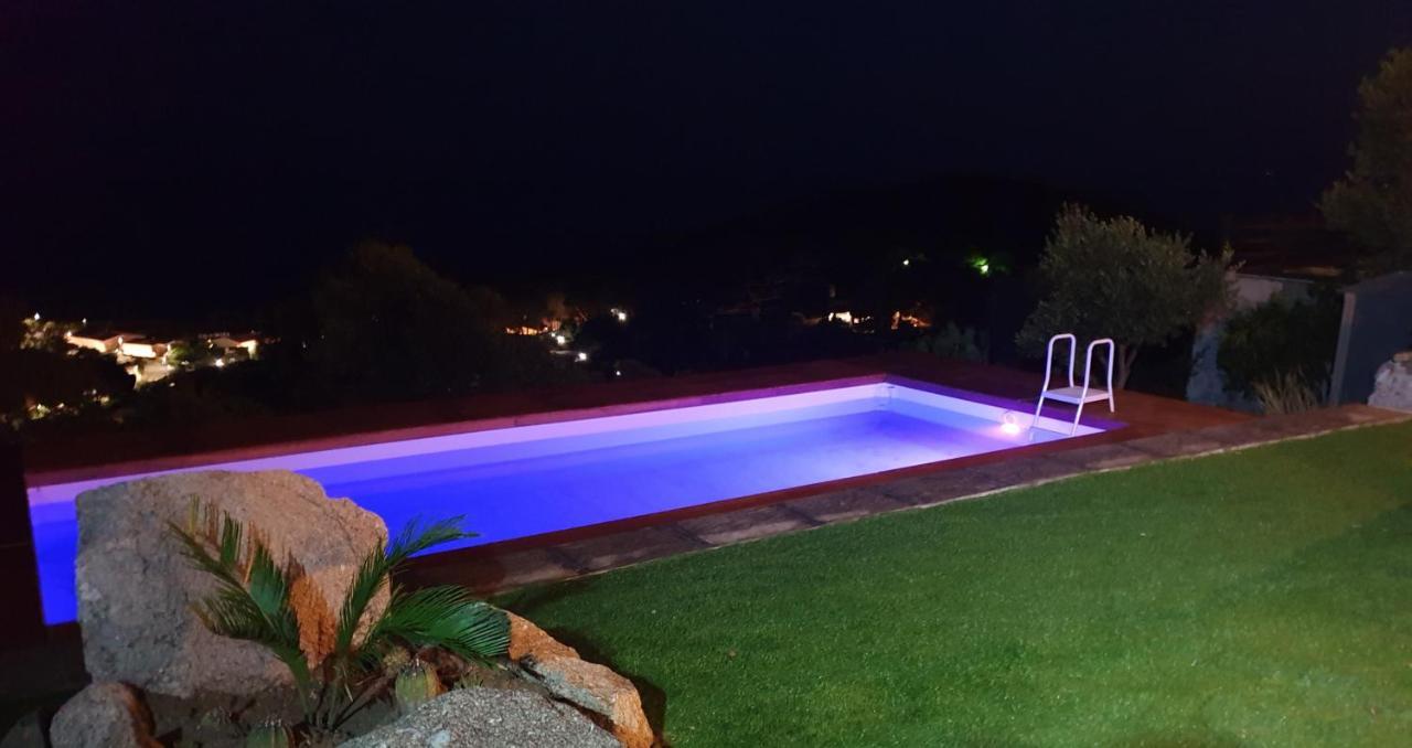 Villetta Con Piscina Panoramica Belvedere Mari Pintau Geremèas Exteriör bild