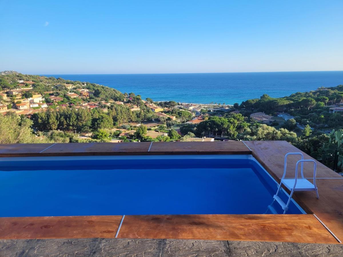 Villetta Con Piscina Panoramica Belvedere Mari Pintau Geremèas Exteriör bild