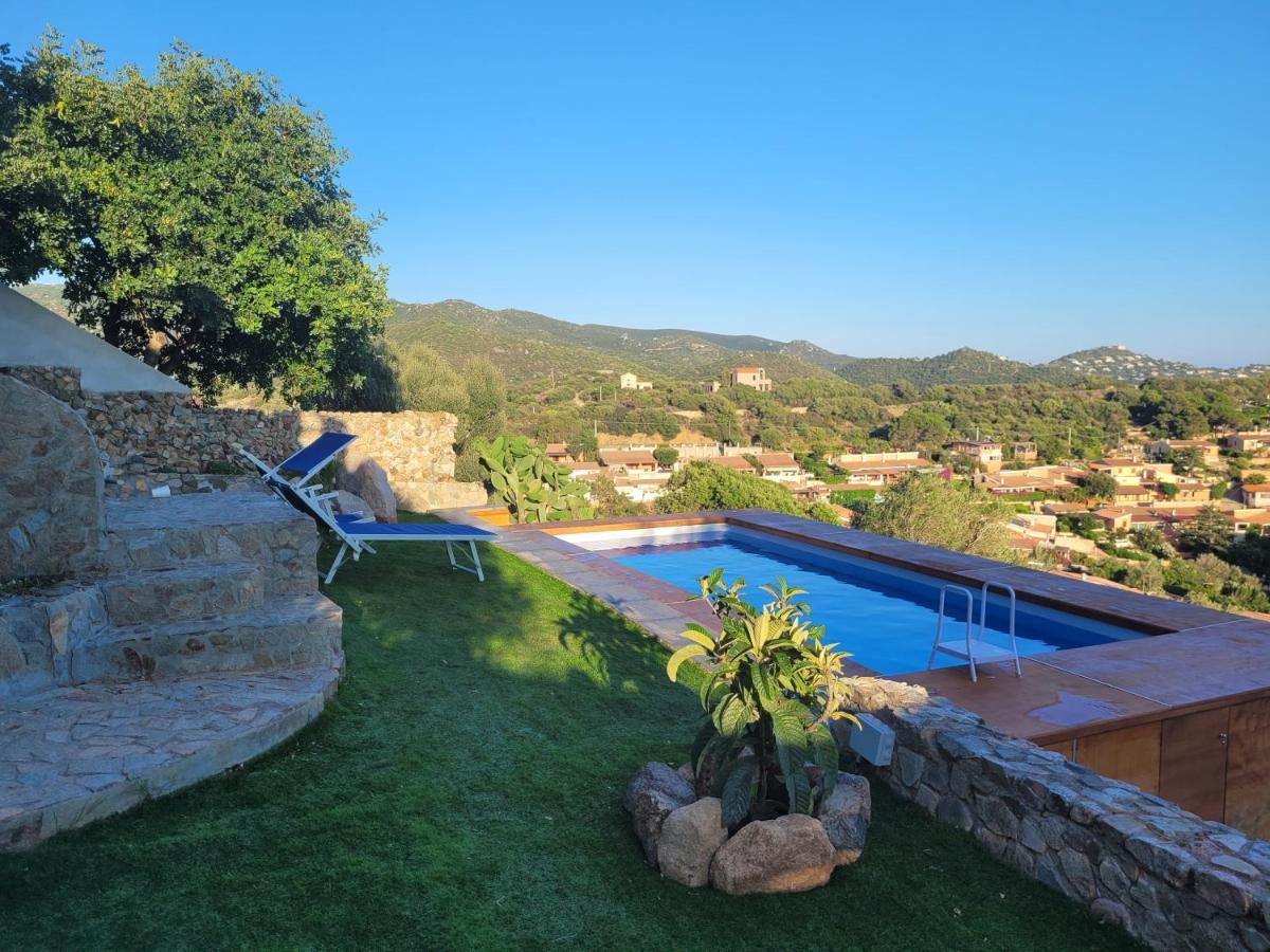 Villetta Con Piscina Panoramica Belvedere Mari Pintau Geremèas Exteriör bild
