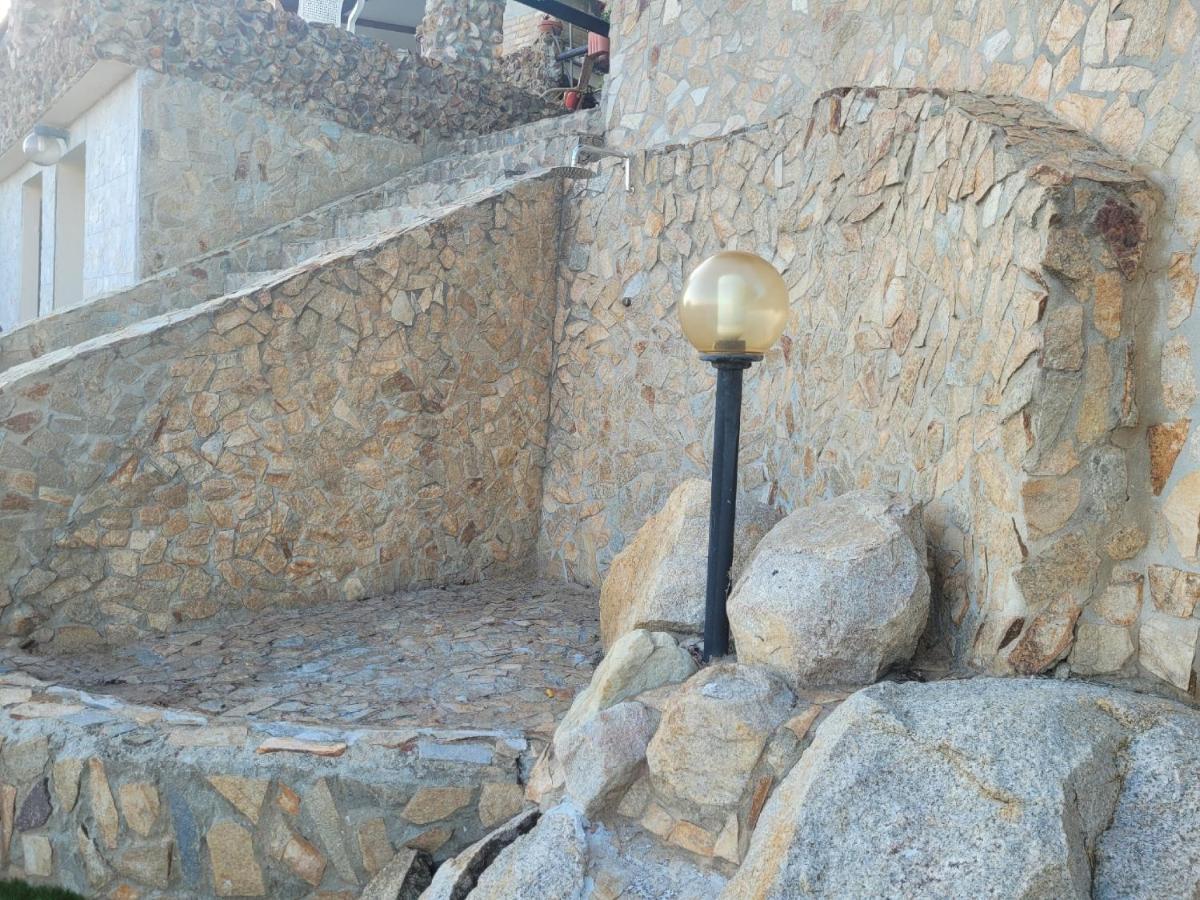 Villetta Con Piscina Panoramica Belvedere Mari Pintau Geremèas Exteriör bild
