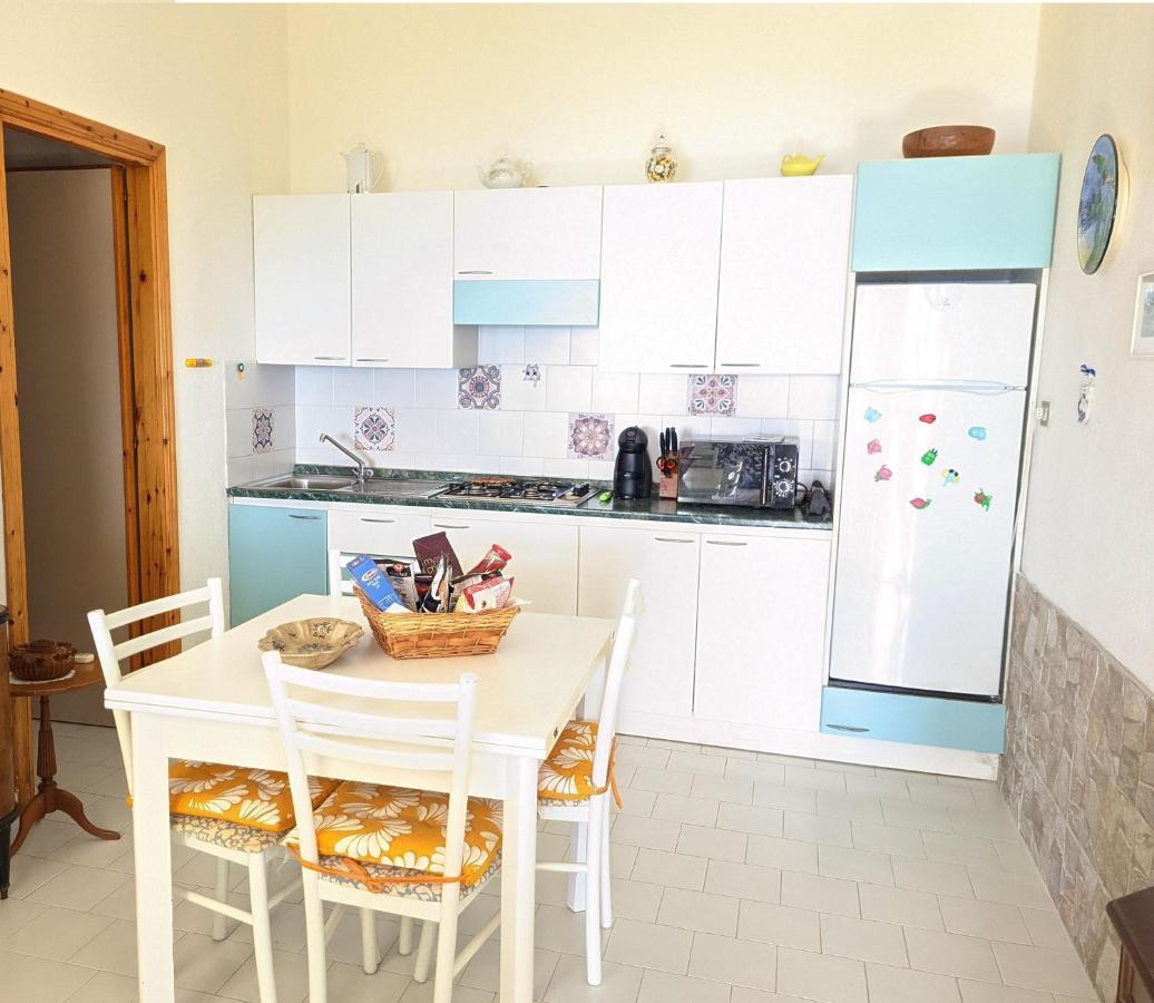 Villetta Con Piscina Panoramica Belvedere Mari Pintau Geremèas Exteriör bild