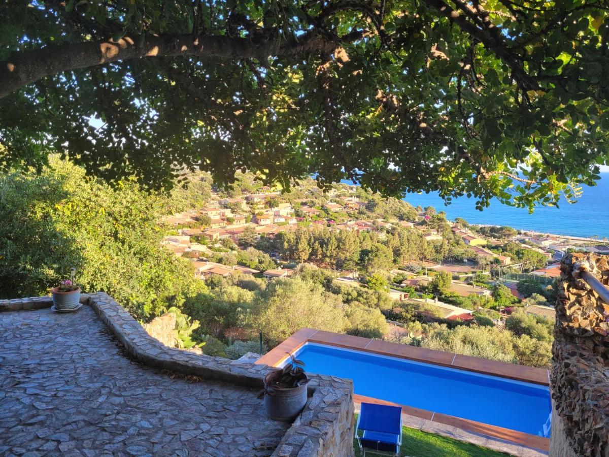 Villetta Con Piscina Panoramica Belvedere Mari Pintau Geremèas Exteriör bild