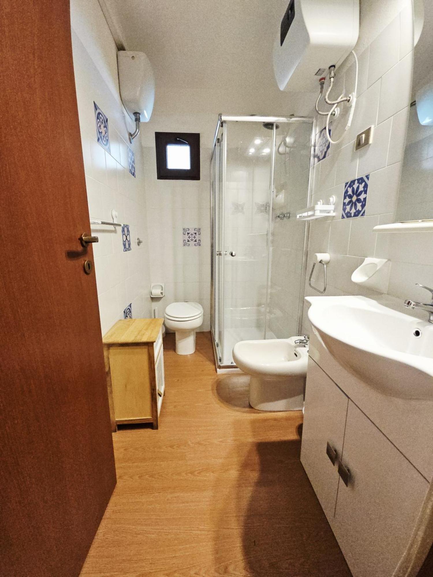 Villetta Con Piscina Panoramica Belvedere Mari Pintau Geremèas Exteriör bild