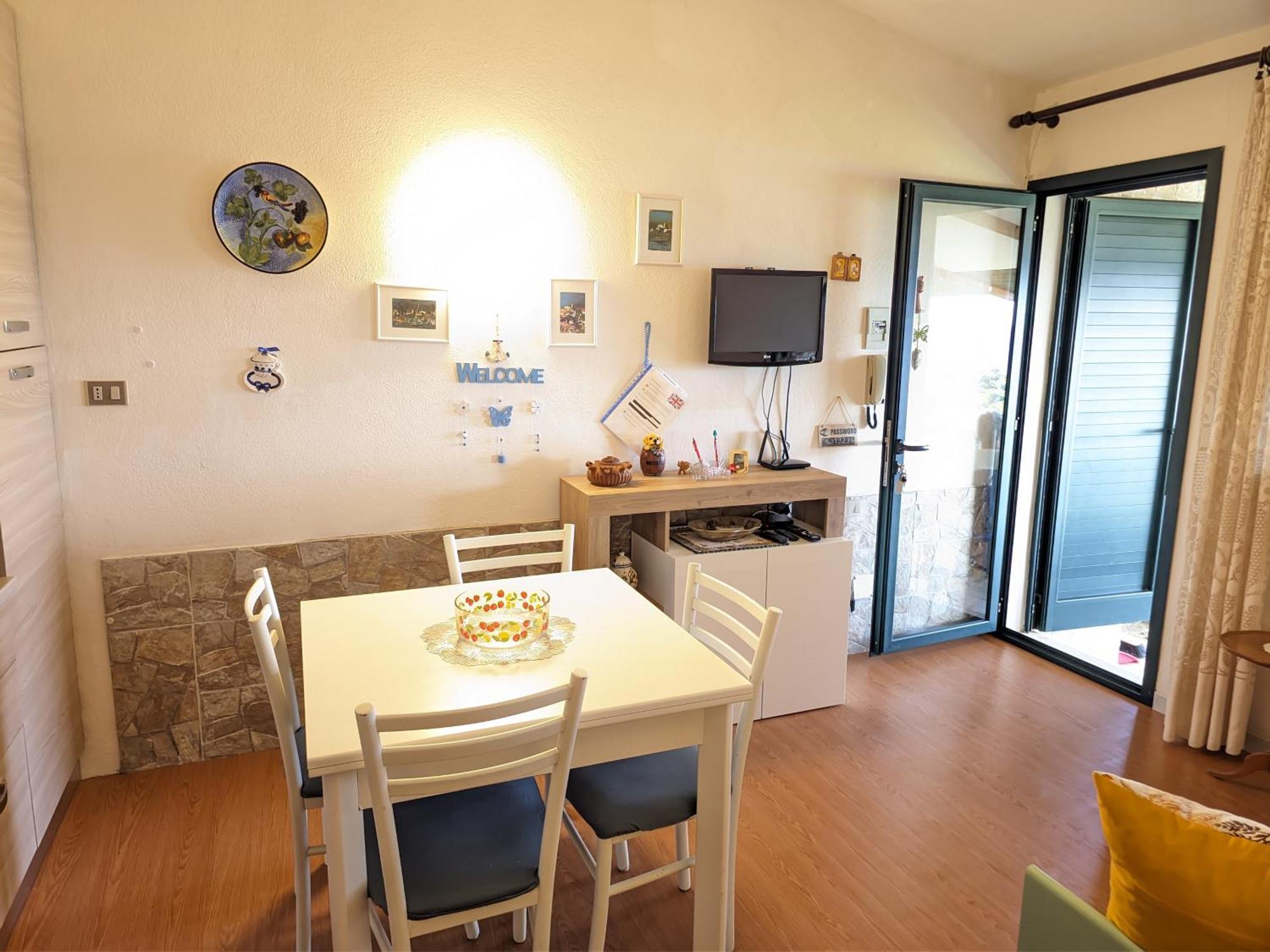 Villetta Con Piscina Panoramica Belvedere Mari Pintau Geremèas Exteriör bild