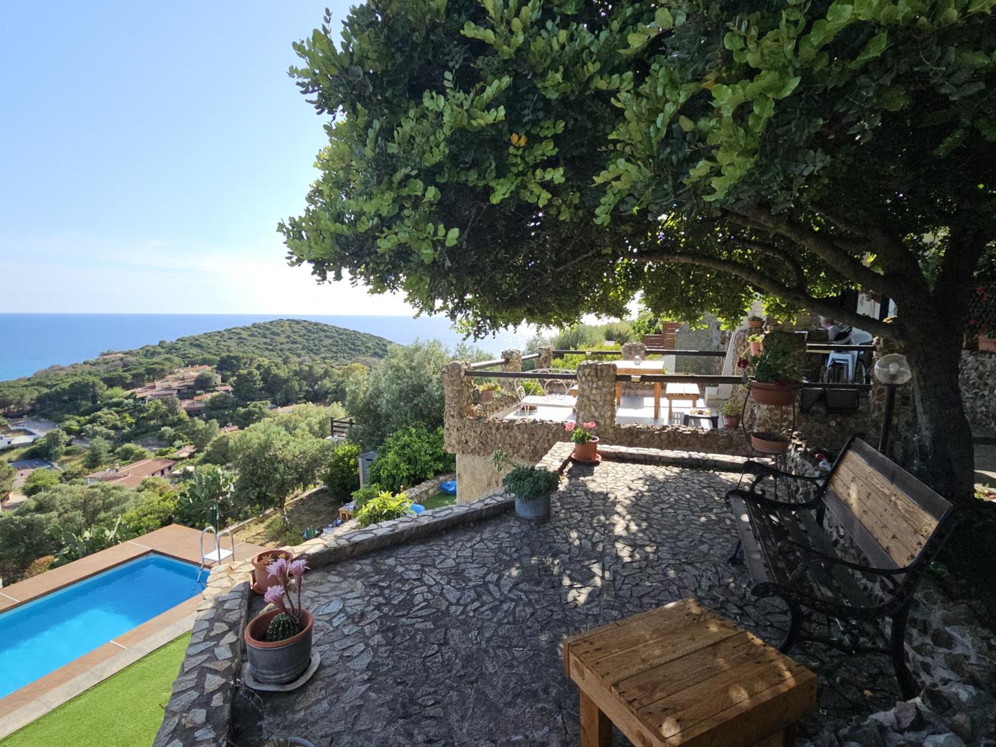 Villetta Con Piscina Panoramica Belvedere Mari Pintau Geremèas Exteriör bild